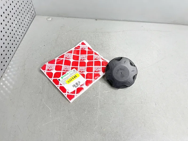 Крышка расширительного бачка BMW E87 E84 E90 E92 Е70 E71 F25 G01 G02 G05 G06 G07