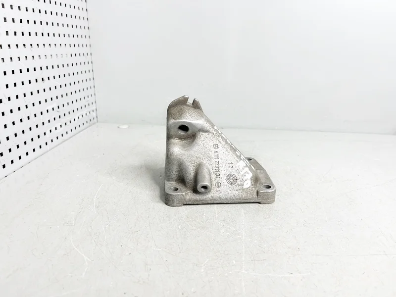 Кронштейн двигателя Mercedes SLK R170