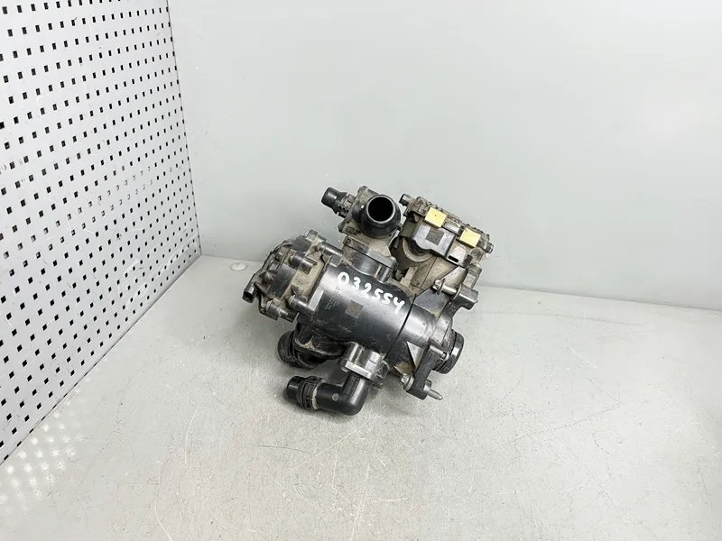 Корпус термостата BMW F39 F40 F45 F46 F48, Mini Cooper F54 F55 F56 F57 F60 