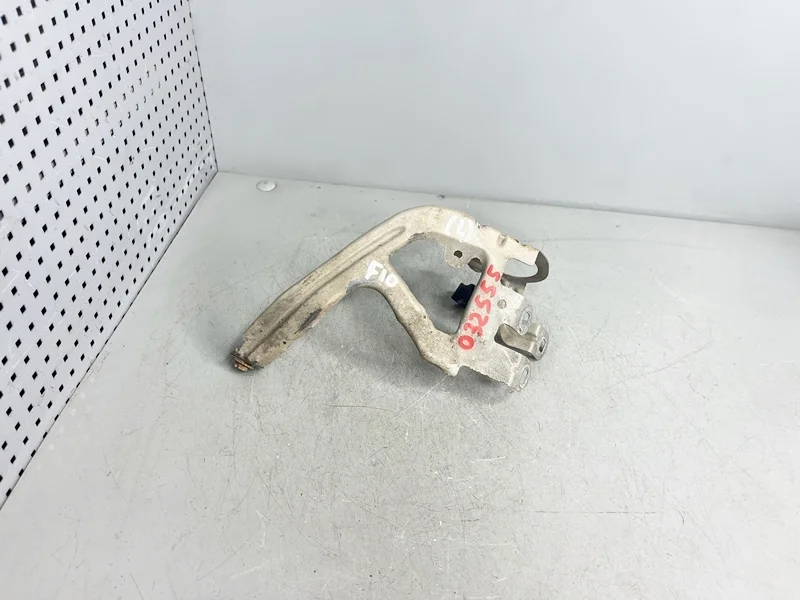 Кронштейн крепления крыла левый BMW F10 F11