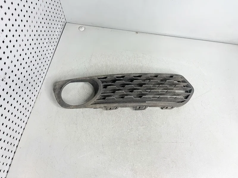 Решетка в бампер правая BMW F20 F21