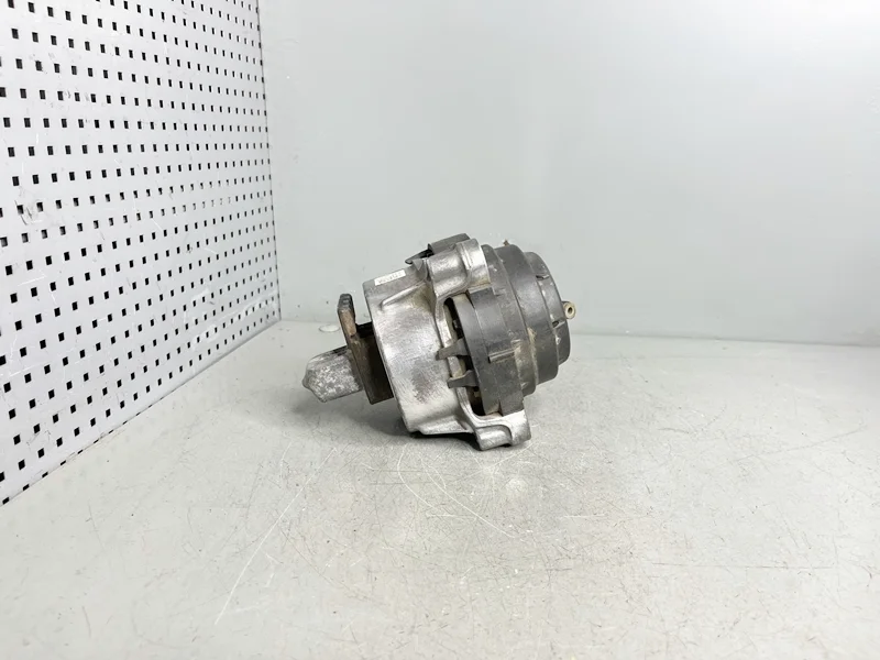 Опора двигателя правая BMW G30 G31 G32 G01 G02 G05