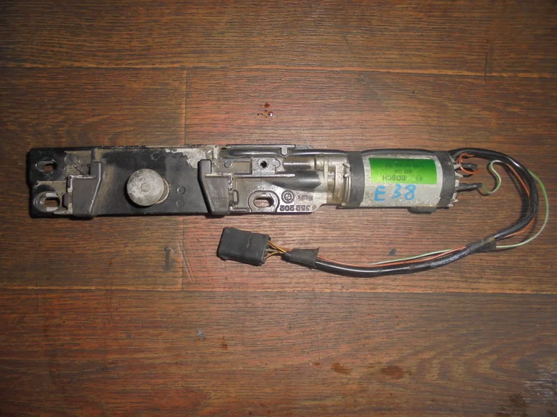 Ответная часть замка багажника BMW Е38