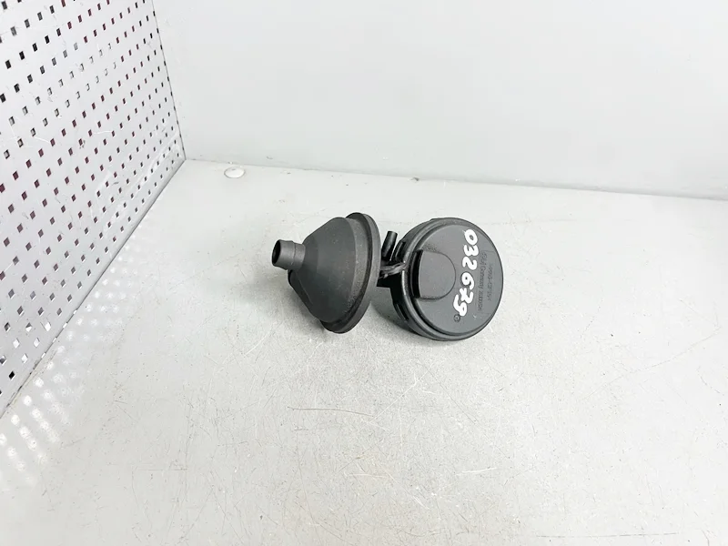 Клапан вентиляции картерных газов BMW E38 Е39 Е60 E65 Е46 Е53 E83