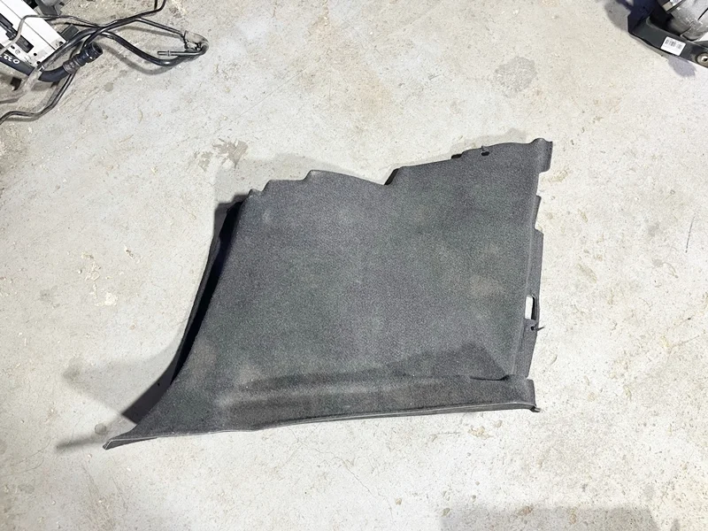 Обшивка багажника правая BMW E60