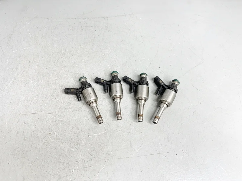 Форсунка инжекторная электрическая Audi A3 Q3, Skoda Karoq, VW Tiguan