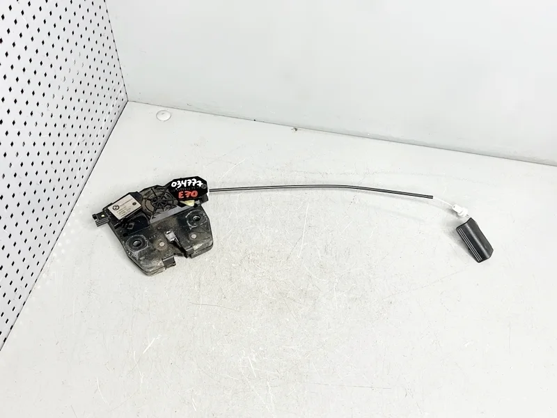 Замок багажника BMW E70