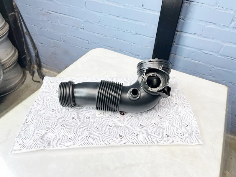 Патрубок интеркулера BMW F20 F30 F34 F32 F07 F10 E84 F25 F26 F15 F16