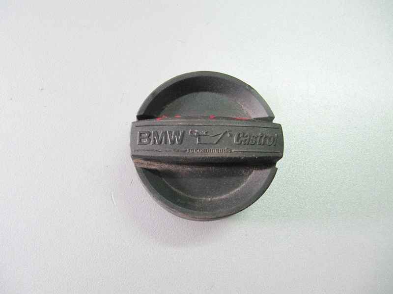 Крышка маслозаливной горловины BMW Е87 Е90 Е46 Е60 F25 F26 F10 F20 F30 F12 F01 F15 F16