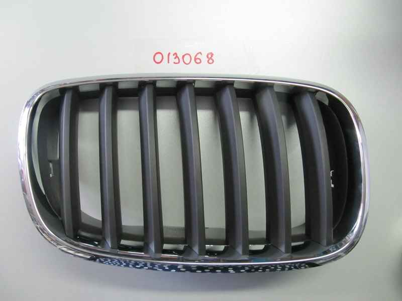 Решетка радиатора правая (ноздря) BMW E70 E71