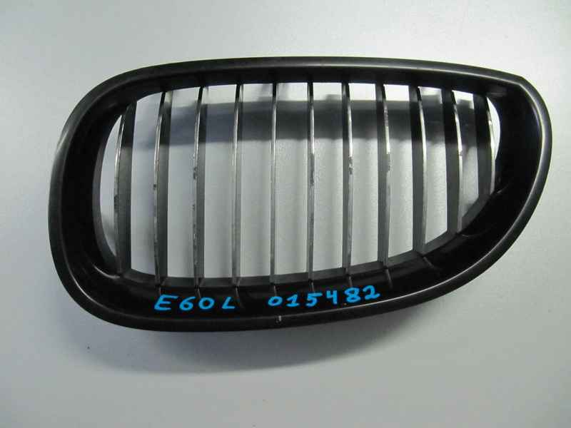 Решетка радиатора левая BMW Е60 Е61