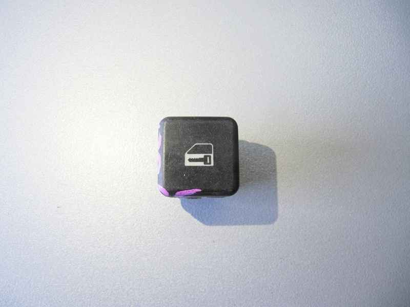 Кнопка центрального замка BMW Е39 E38