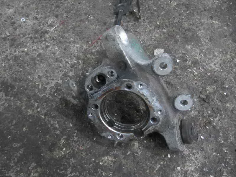 Кулак задний левый BMW E63 E64 E65