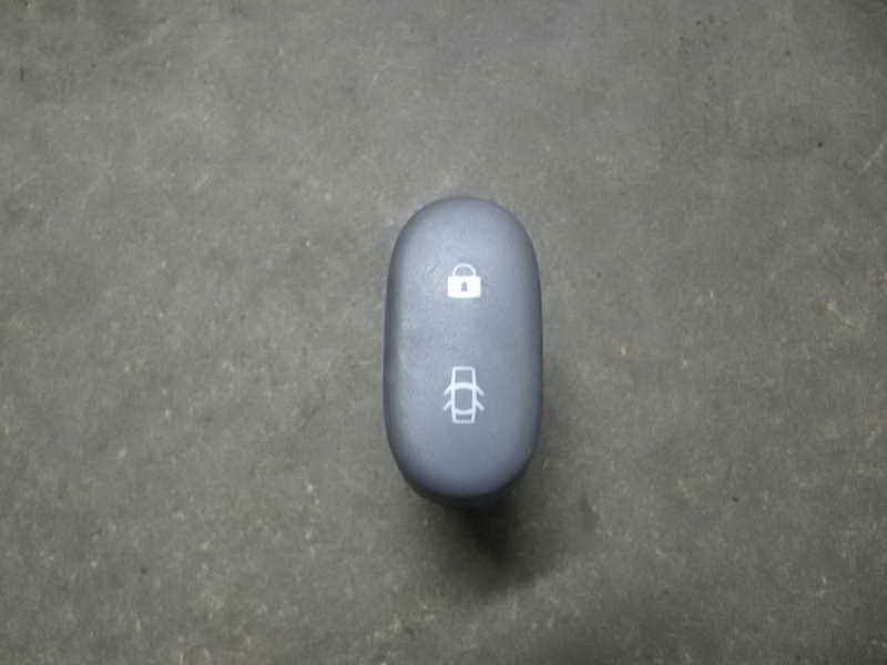 Кнопка центрального замка Renault Clio Symbol