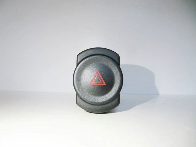 Кнопка аварийной сигнализации Nissan Almera G15