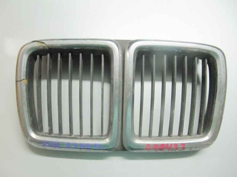 Решетка радиатора (ноздри) BMW E32