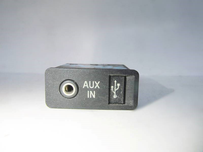 Разъём AUX USB BMW E81 E82 E87 E90 E92 E93 E60 F10 E84 E83 F25 F26 E70 E71 Z4
