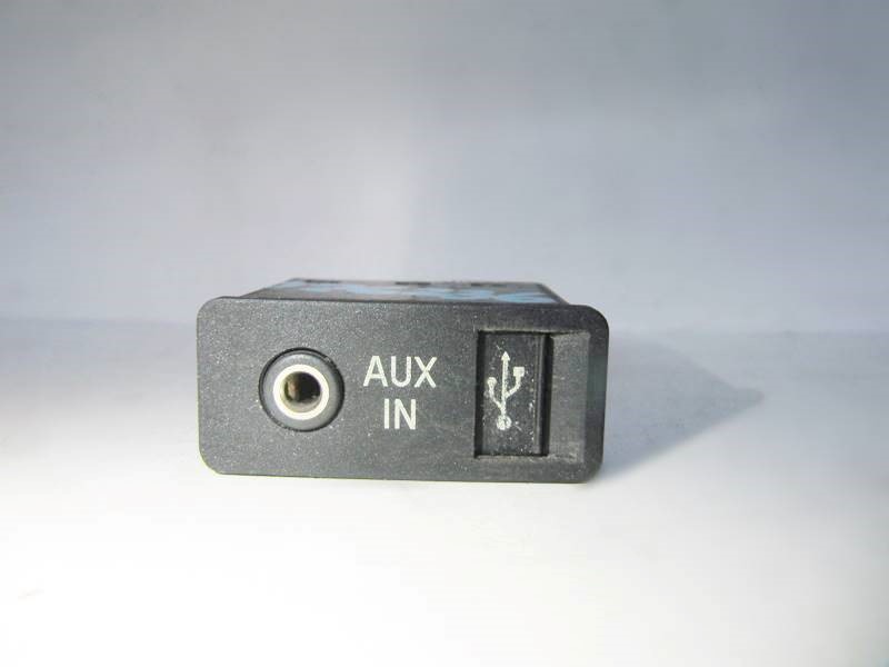 Разъем AUX USB BMW E81 E82 E87 E90 E92 E93 E60 F10 E84 E83 F25 F26 E70 E71 Z4