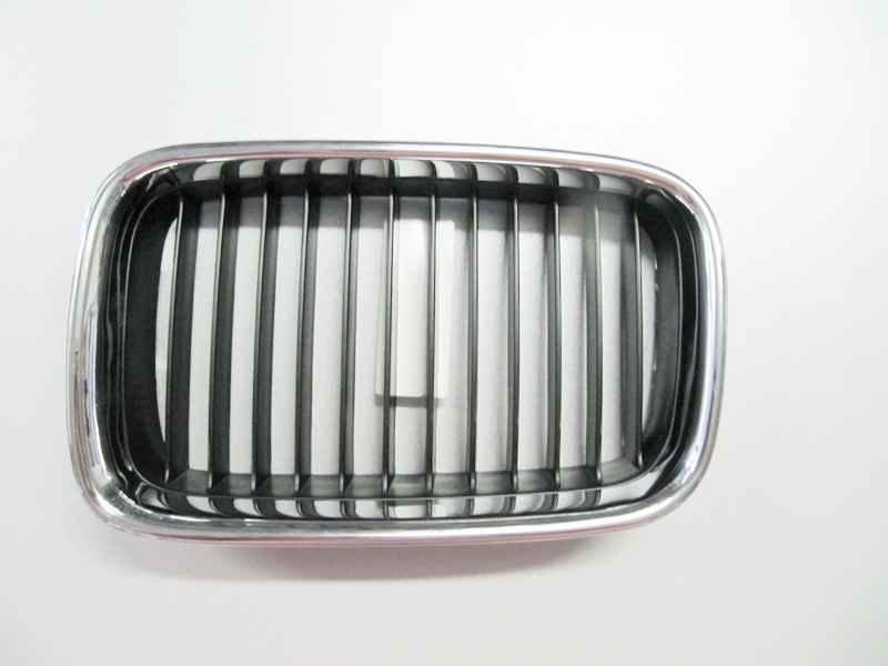 Решетка радиатора левая (ноздря) BMW E36