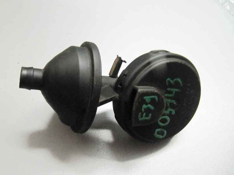 Клапан вентиляции картерных газов BMW E38 Е39 Е60 E65 Е46 Е53 E83