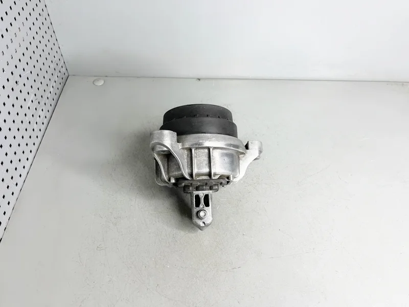 Опора двигателя правая BMW F01 F02 F06 F07 F10 F11 F12 F13