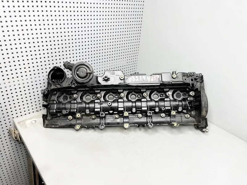 Клапанная крышка BMW E90 E92 E93 F30 F31 F34 F32 F36 F11 F01 F02 F25 F26 E70 F15 E71 F16