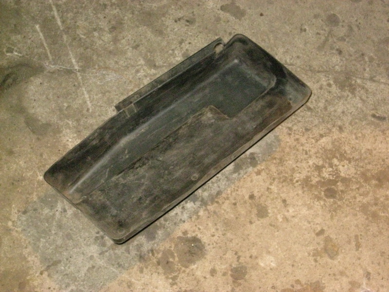Ящик в багажник Passat B3